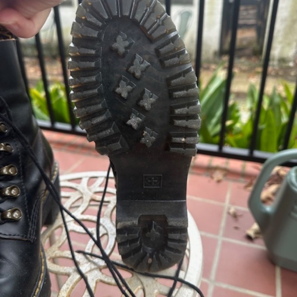 Doc Martens Original  Women's Size 7 - Picture 4 of 4